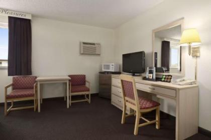 Super 8 by Wyndham Scottsbluff - image 5
