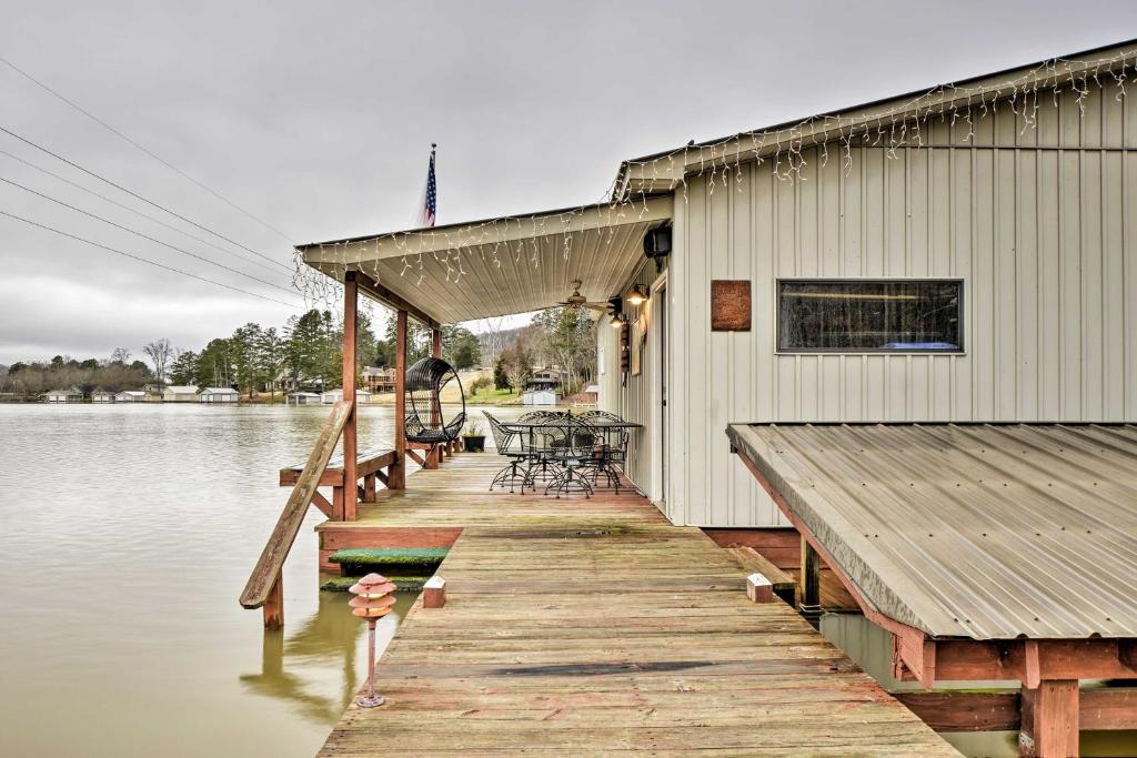 Guntersville Lake Home with Covered Boat Slip! - image 4