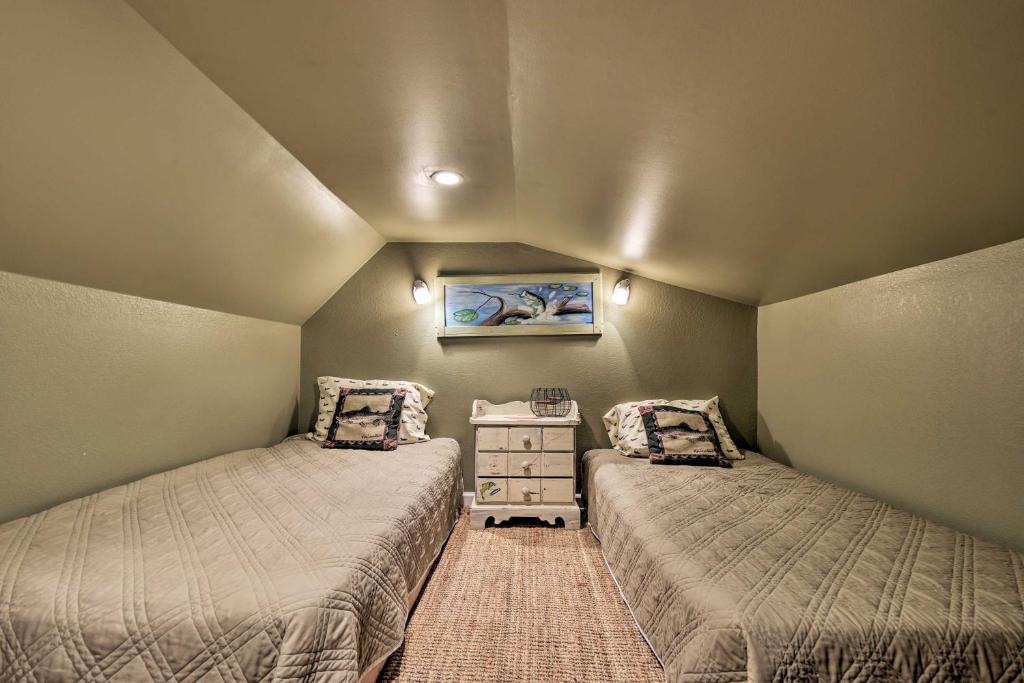 Guntersville Lake Home with Covered Boat Slip! - image 6