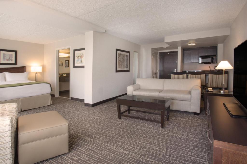 Holiday Inn Scottsdale North- Airpark an IHG Hotel - image 5