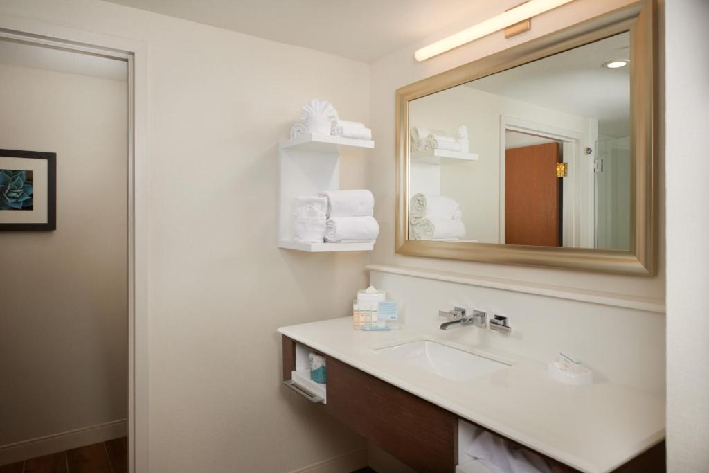 Hampton Inn & Suites Phoenix/Scottsdale - image 3