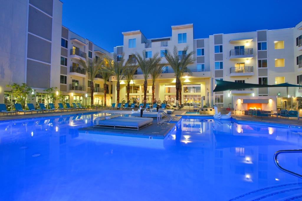 Luxury Condos by Meridian CondoResorts- Scottsdale - image 2