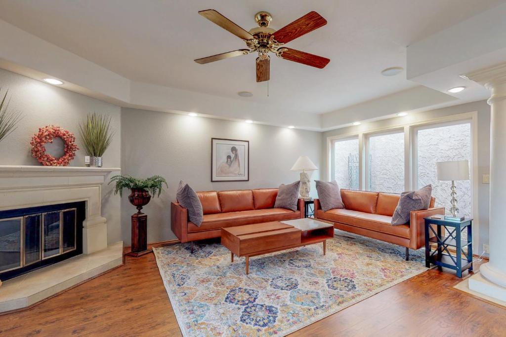 McCormick Lakeside Retreat - main image