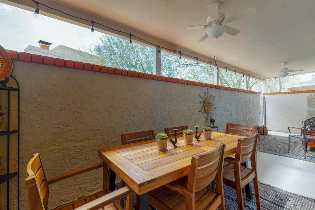 Scottsdale In-Town Villa - image 2