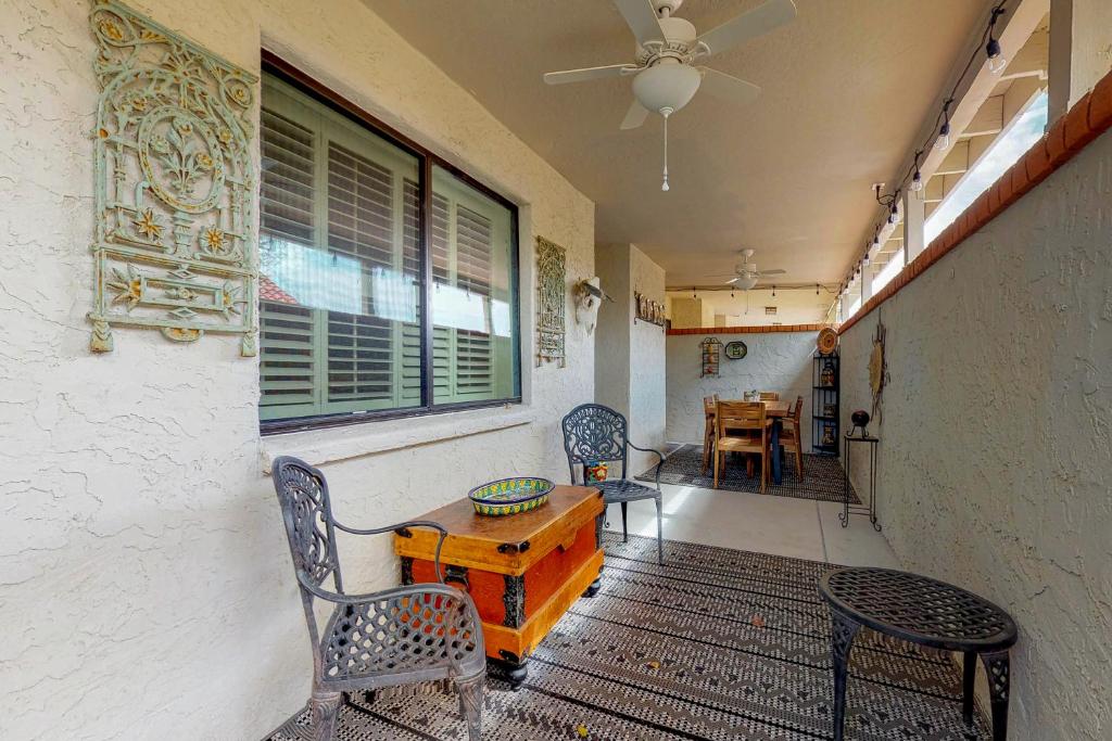 Scottsdale In-Town Villa - image 5