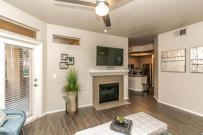 Mayo 2 miles - Kierland & Scottsdale Quarter 3 miles -Hulu Live TV-24 Hour Pool - image 3