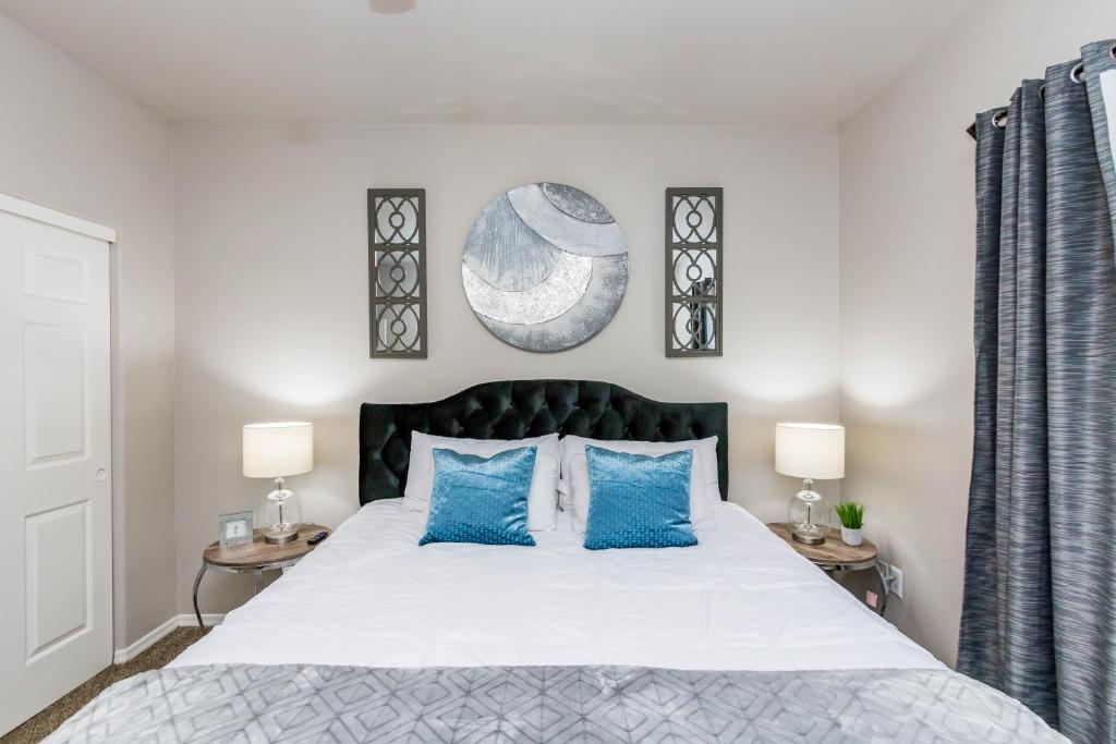 Mayo 2 miles-Hulu Live TV - 3 bedroom King-Close to Kierland and TPC with Parking - main image