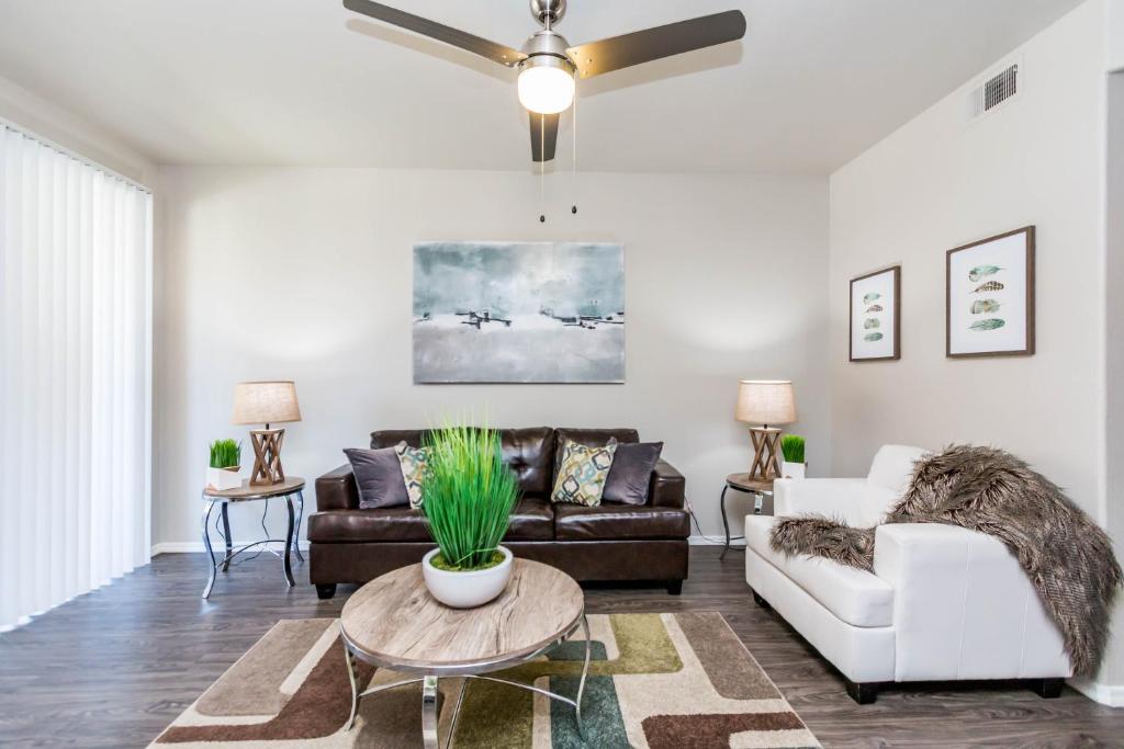 Mayo 2 miles-Hulu Live TV - 3 bedroom King-Close to Kierland and TPC with Parking - image 4
