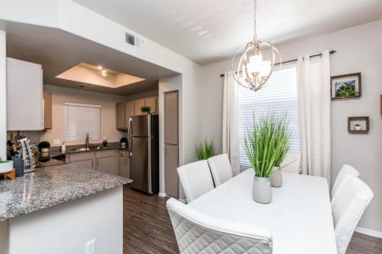 Mayo 2 miles-Hulu Live TV - 3 bedroom King-Close to Kierland and TPC with Parking - image 5