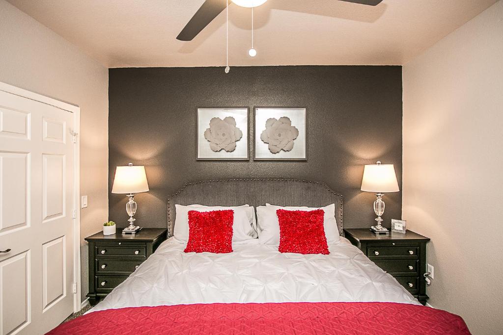 Mayo 2 miles - Kierland & Scottsdale Quarter 3 miles -Hulu Live TV-24 Hour Pool - main image
