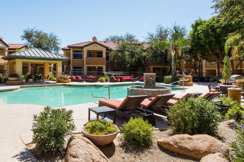Mayo 2 miles - Kierland & Scottsdale Quarter 3 miles -Hulu Live TV-24 Hour Pool - image 3