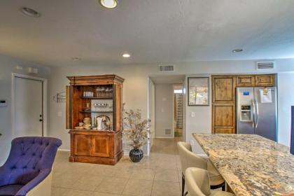 Colorful Home with Grill Less Than 4 Mi to Talking Stick Golf - image 3