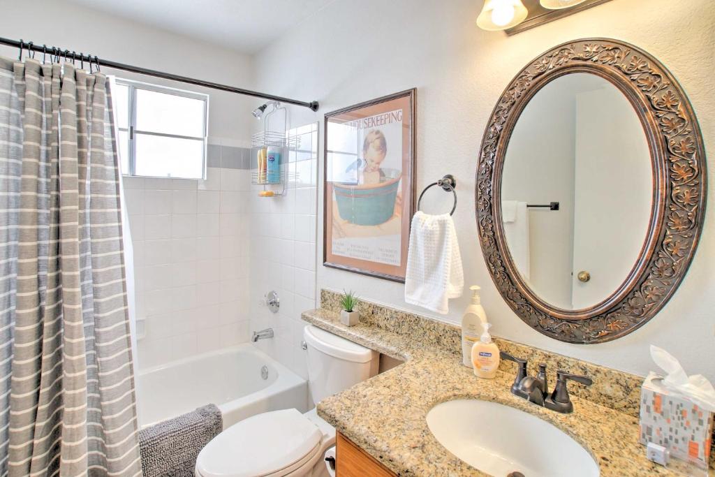 Chic Condo with Patio Gym and Pool 9 Mi to Old Town! - image 3