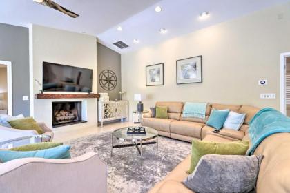 Bright Scottsdale Home - Lounge and Cook Poolside! - image 4