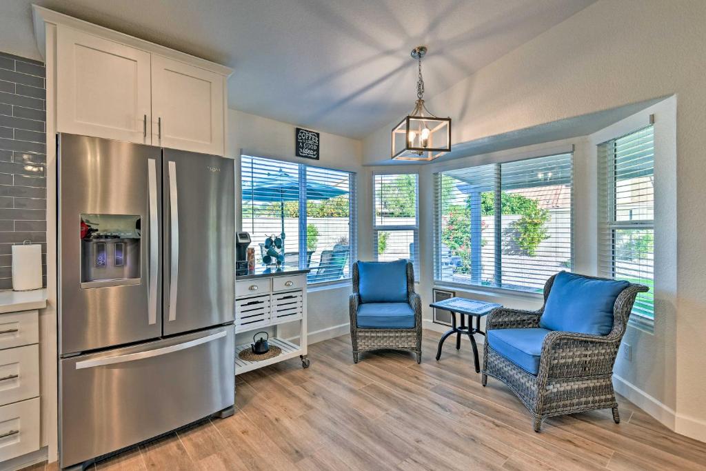 Luxe Scottsdale Abode with Outdoor Oasis 2Mi to Golf - image 2