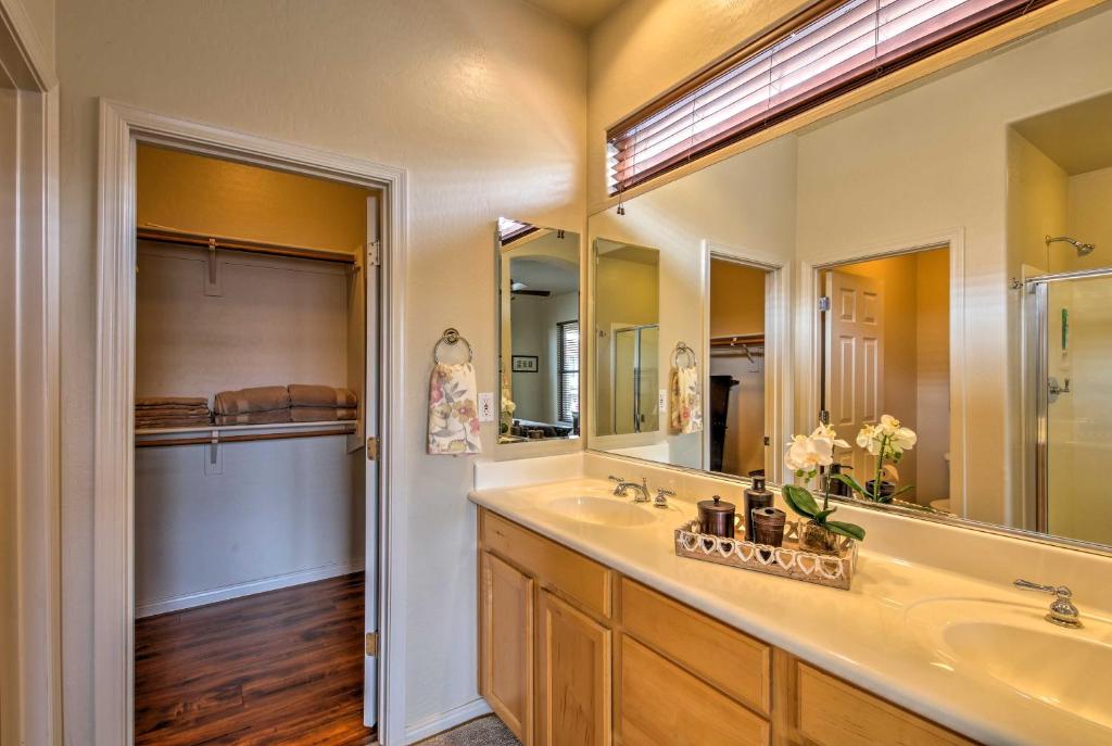 Scottsdale Escape with Community Pool Golf and Tennis - image 7