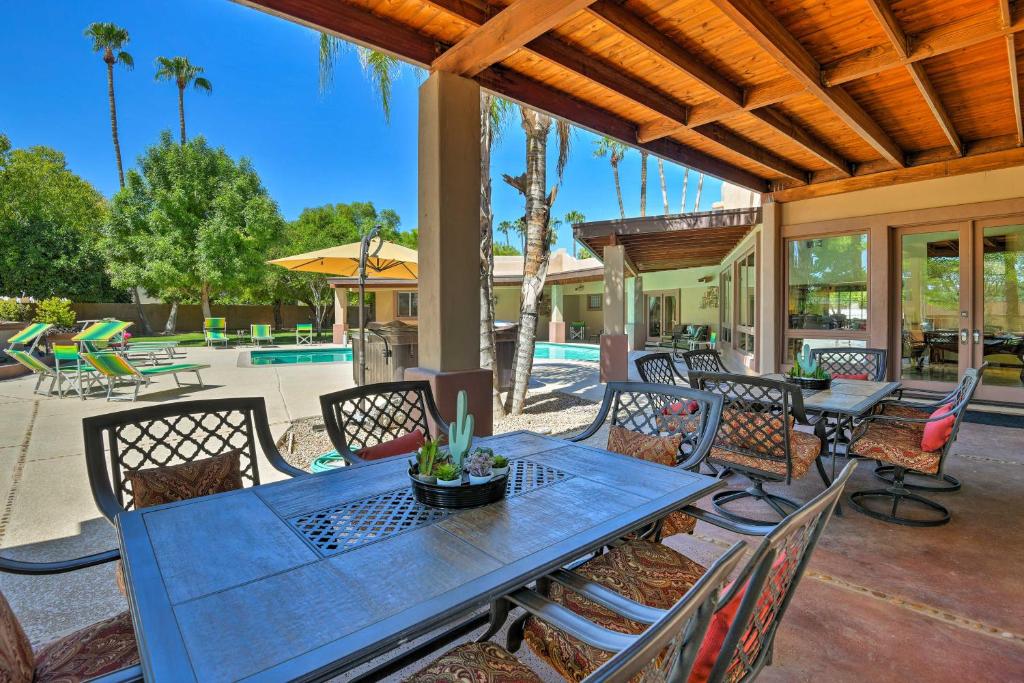 Scottsdale and Paradise Valley Estate 2 Mi to Old Town - main image