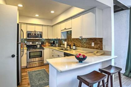 Stylish Condo with Pool and Lake 16 Mi to DT Phoenix! - image 15