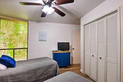 Stylish Condo with Pool and Lake 16 Mi to DT Phoenix! - image 17