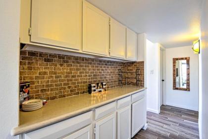 Stylish Condo with Pool and Lake 16 Mi to DT Phoenix! - image 4