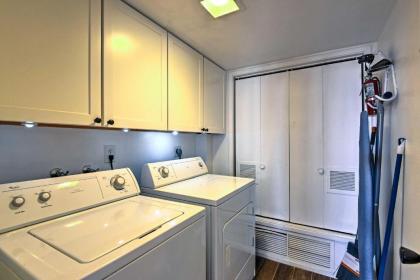 Stylish Condo with Pool and Lake 16 Mi to DT Phoenix! - image 8