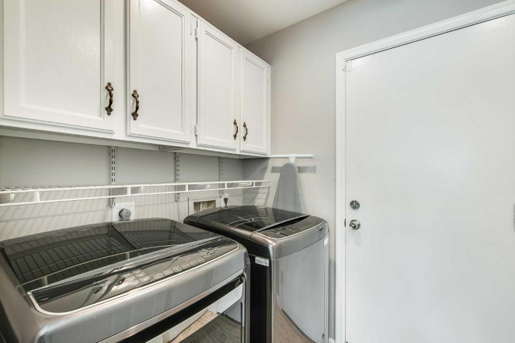 Modern Getaway with Pool about 2 Mi to Kierland Commons! - image 4