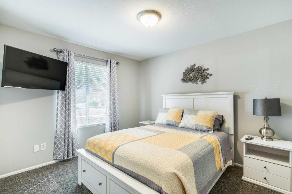 Modern Getaway with Pool about 2 Mi to Kierland Commons! - image 5
