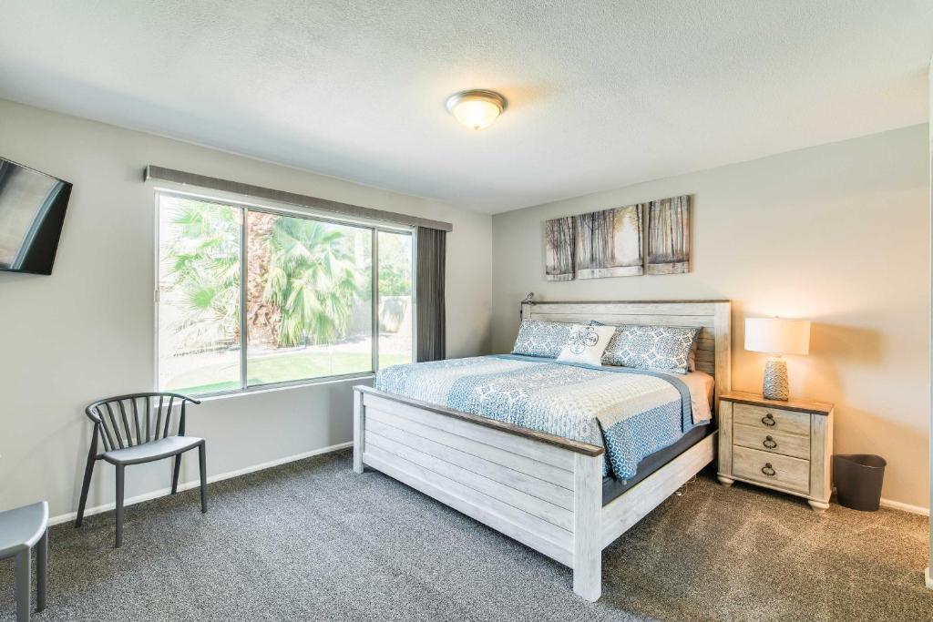 Modern Getaway with Pool about 2 Mi to Kierland Commons! - image 6