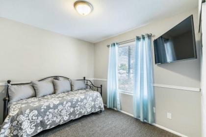 Modern Getaway with Pool about 2 Mi to Kierland Commons! - image 8
