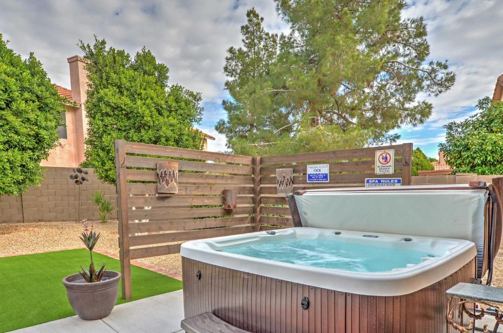 Fenced Hot Tub and BBQ Oasis Modern Scottsdale Home - main image