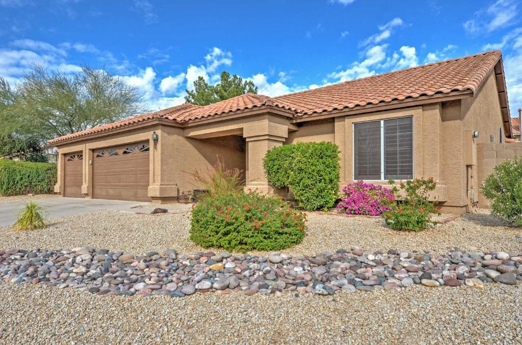 Fenced Hot Tub and BBQ Oasis Modern Scottsdale Home - image 4