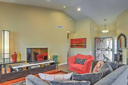 Fenced Hot Tub and BBQ Oasis Modern Scottsdale Home - image 6