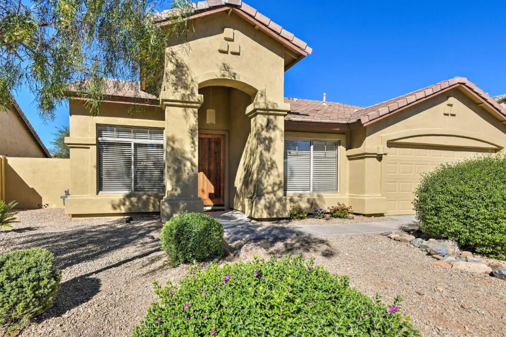 Upscale Scottsdale Getaway - Near Kierland Commons - image 2