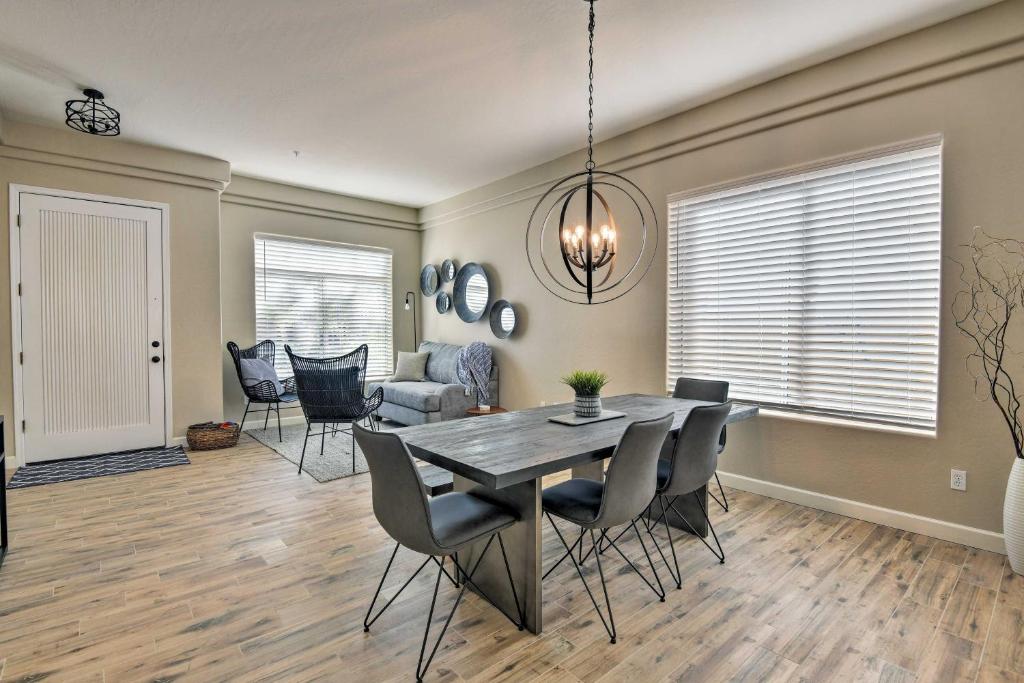 Upscale Scottsdale Getaway - Near Kierland Commons - image 5