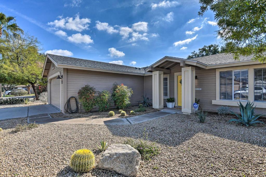 Scottsdale Home with Pool Yard Hammock and Fire Pit! - image 7