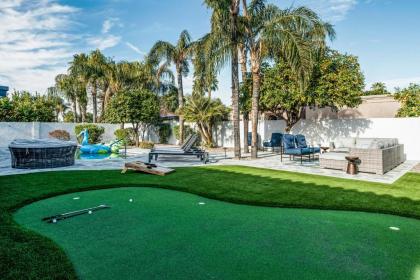Beverly's Oasis - image 11