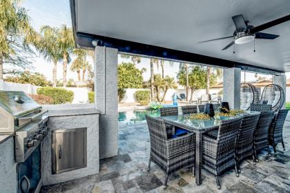 Beverly's Oasis - image 8