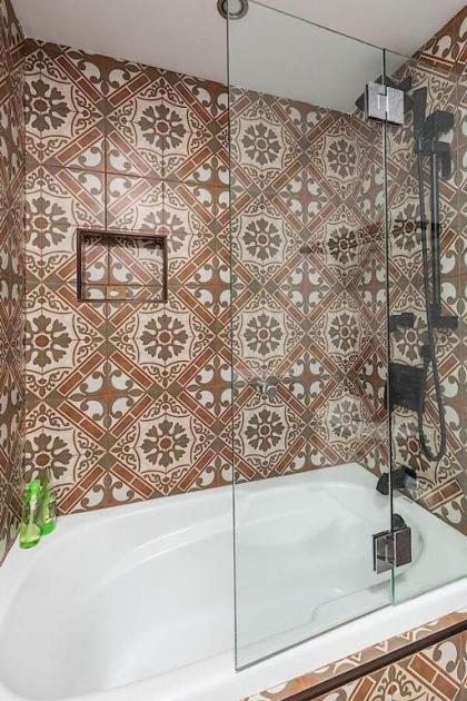 Northland Glam 3BR by Casago - image 10