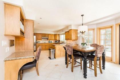 Paradise Retreat 4BR by Casago - image 12