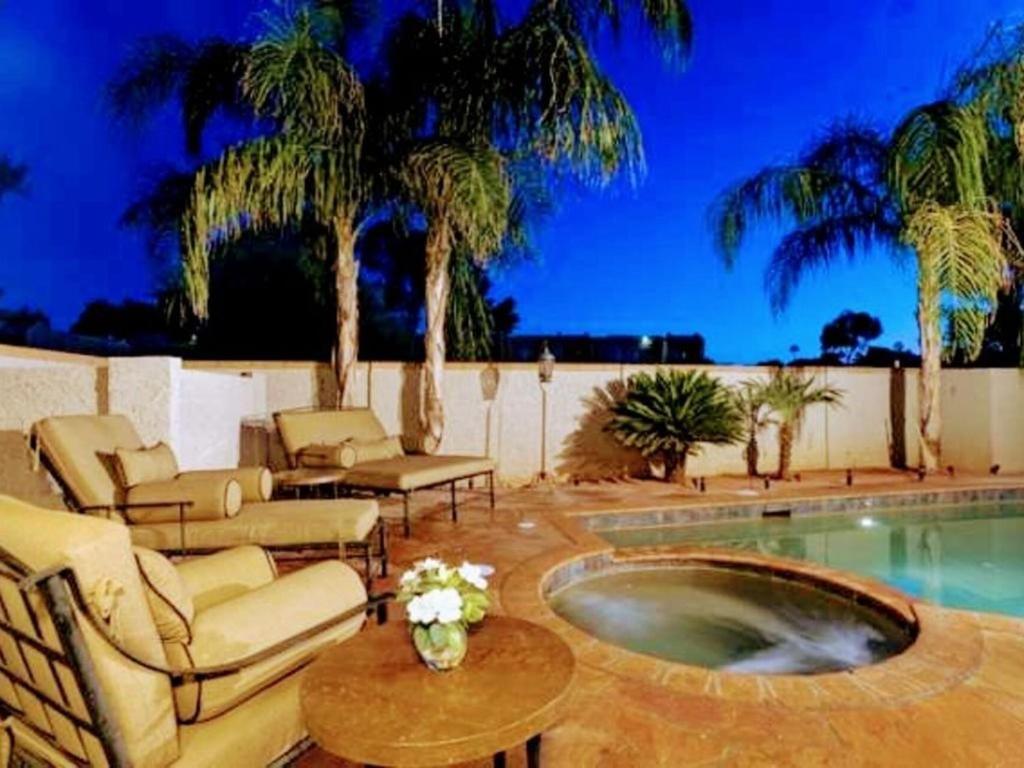The Palm - main image
