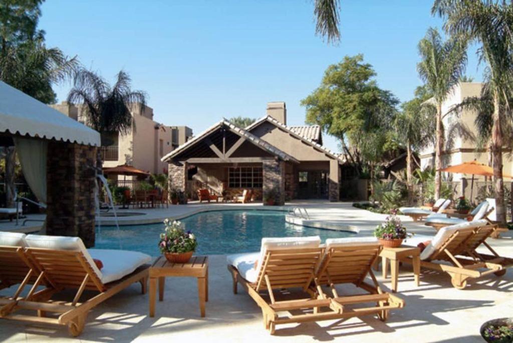 Beautiful Condo in Prime Scottsdale Location! - main image