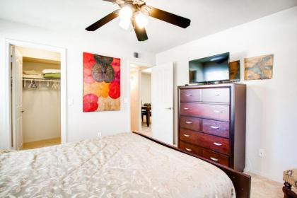Beautiful Condo in Prime Scottsdale Location! - image 11