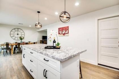 Amazing Modern Remodel Near Old Town with HEATED Pool - image 11