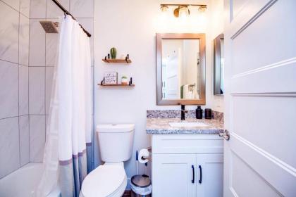 Amazing Modern Remodel Near Old Town with HEATED Pool - image 16