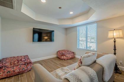Private Adobe Home with Backyard Oasis in Scottsdale - image 8