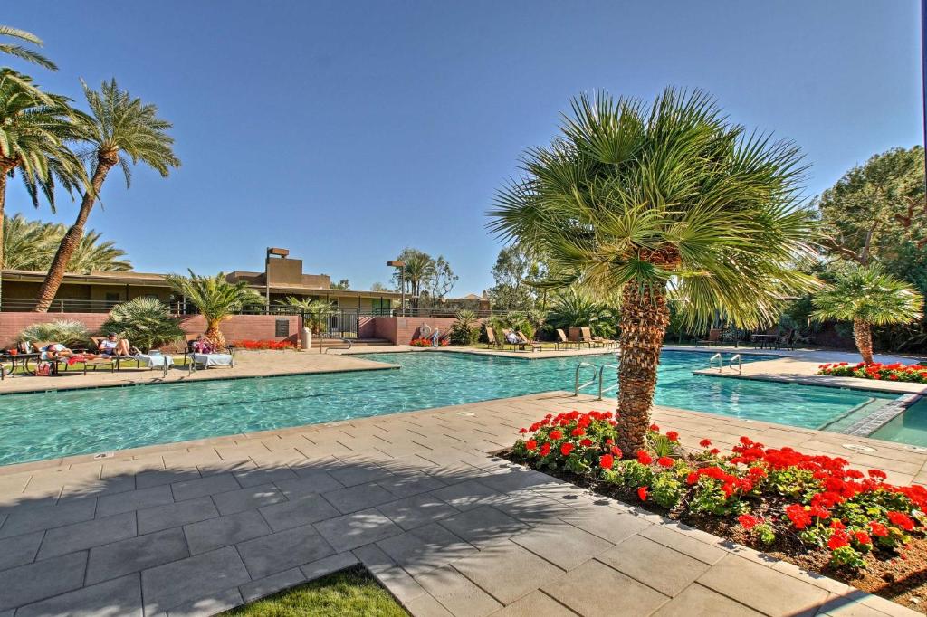 Condo with Pool and Patio 5 Mi to Old Town Scottsdale - main image