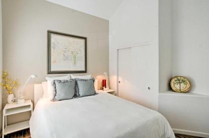 Condo with Pool and Patio 5 Mi to Old Town Scottsdale - image 17
