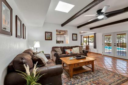 Stylish Scottsdale Home with Yard Pets Welcome - image 11