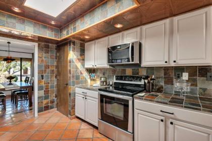 Stylish Scottsdale Home with Yard Pets Welcome - image 13