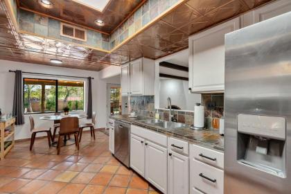 Stylish Scottsdale Home with Yard Pets Welcome - image 14